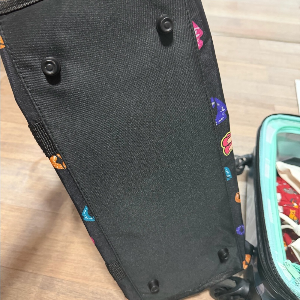 Betty Boop Black Multicolor Kiss-Print Tote - Picture 5 of 5